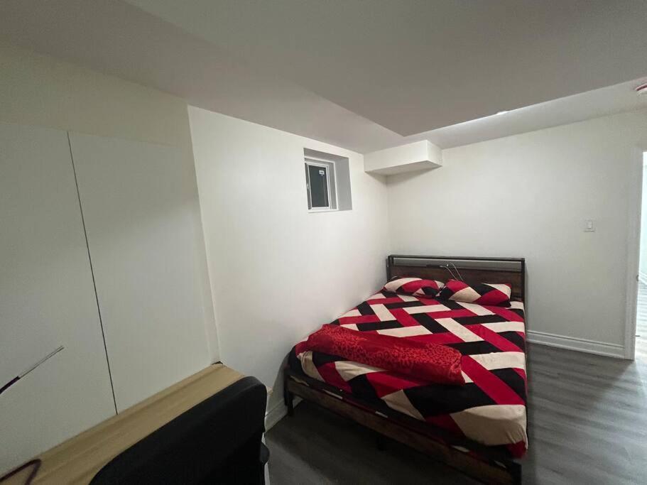2 Bedroom Private Apartment With Private Entrance Brampton Exteriér fotografie