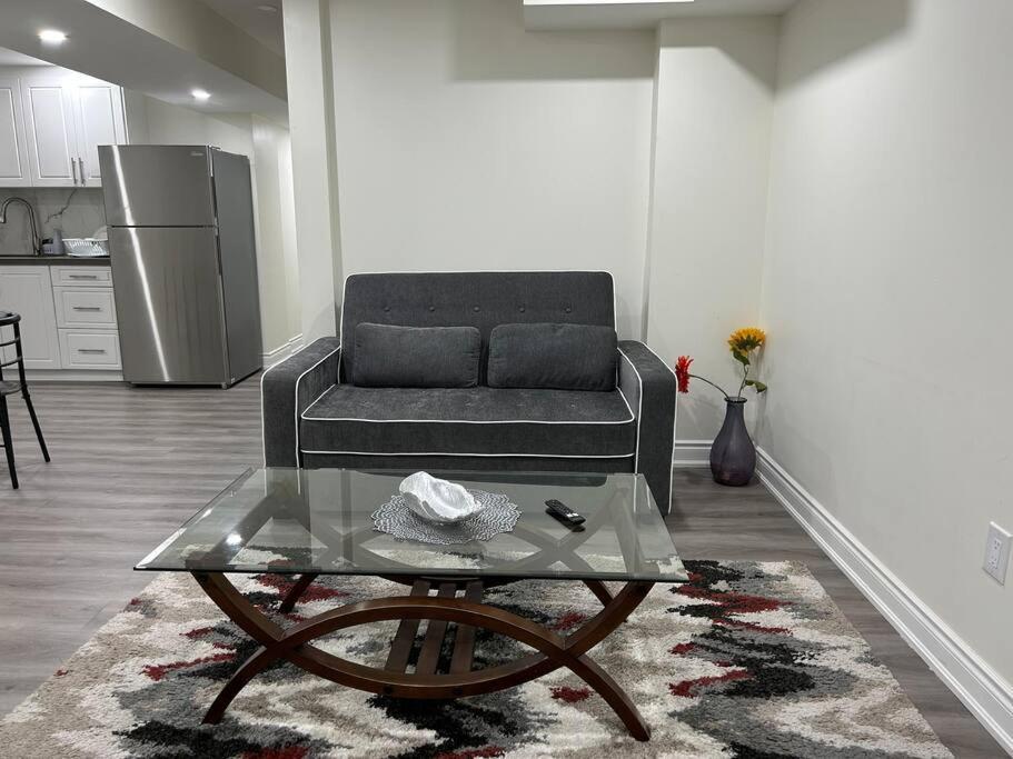 2 Bedroom Private Apartment With Private Entrance Brampton Exteriér fotografie